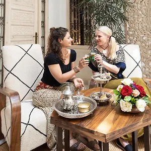 Bed and breakfast Wazani Square &